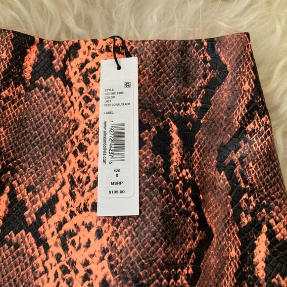 Alice + Olivia Elana Vegan Leather Skirt - Picture 5 of 11